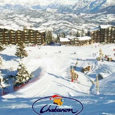 Dans Station De Aux Pieds Des Pistes Селоне