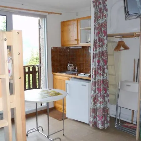 Dans Station De Aux Pieds Des Pistes Селоне